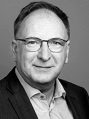 Jörg Netza  Referentin Personal und Ausbildung IB